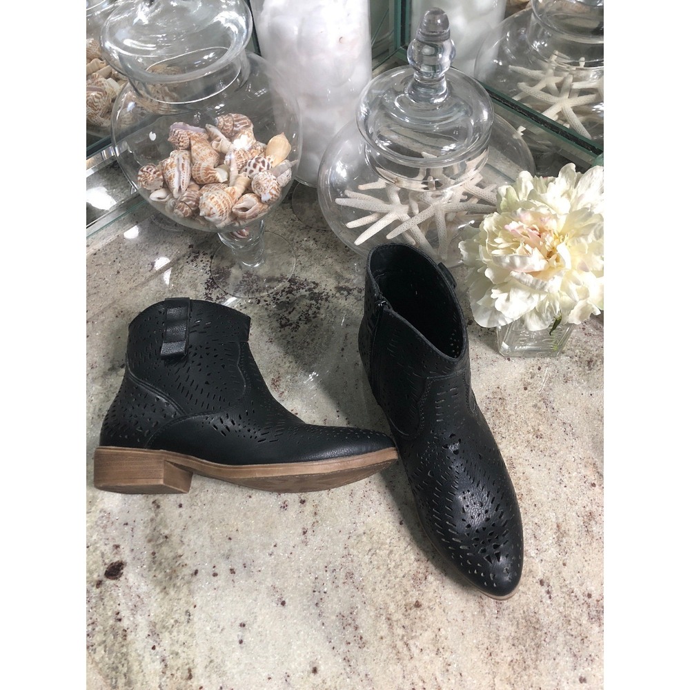 Volatile Merrick Black Leather Laser Cut Ankle Booties Women's 7.5 Almond Toe